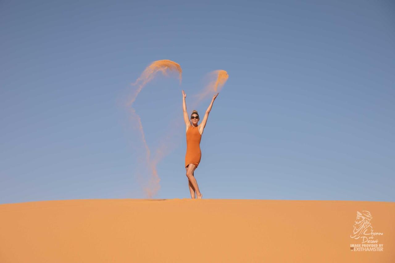 L'Homme Du Desert A Merzuga Kültér fotó